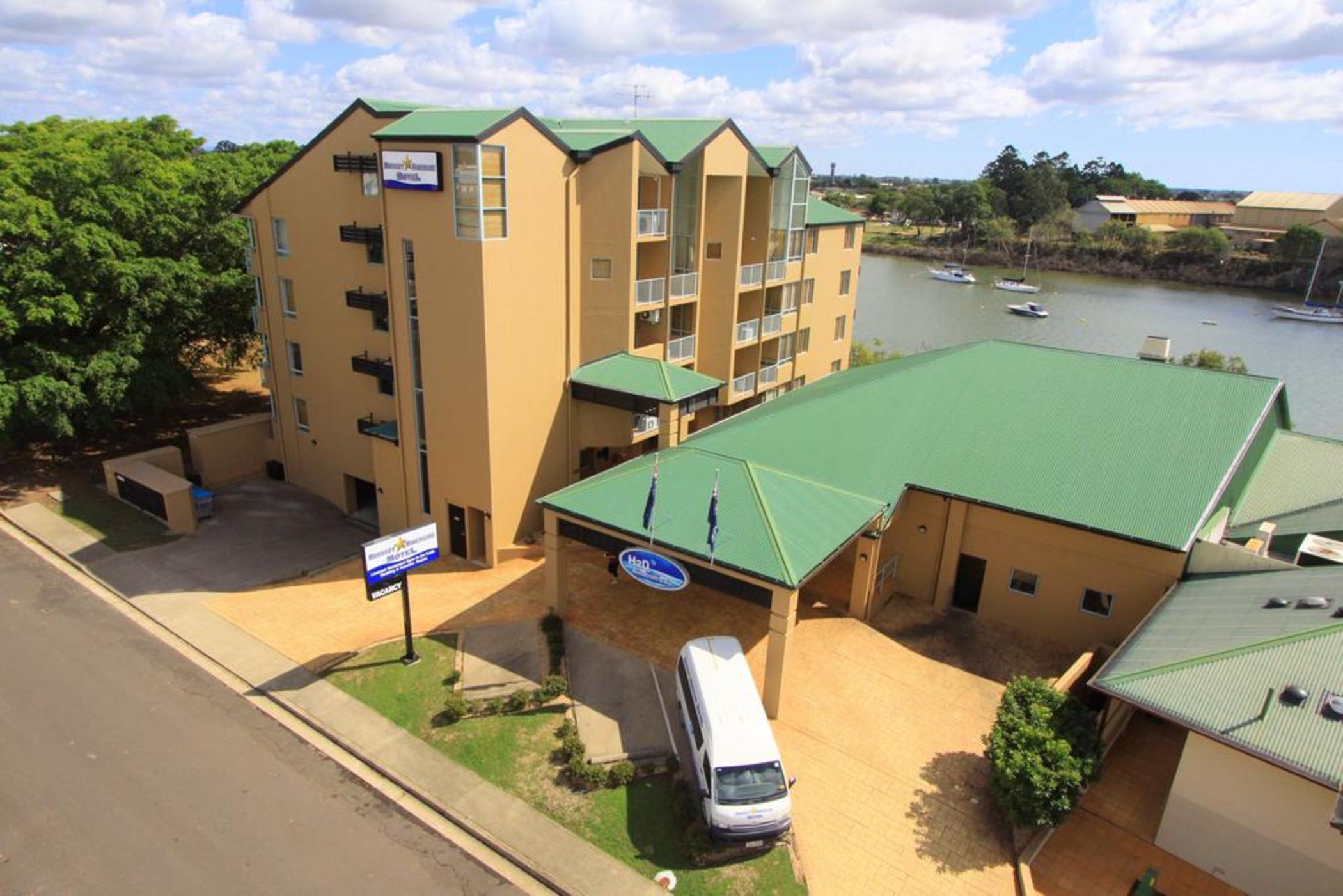 Burnett Riverside Hotel Бандаберг Экстерьер фото